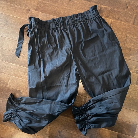 Pants - Plus Size Black Paperbag Waist Ruffle Hem Pants - size 22/4X
